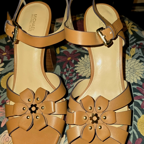 Michael Kors Tan Platform Sandals with Strappy Design - Picture 5 of 5